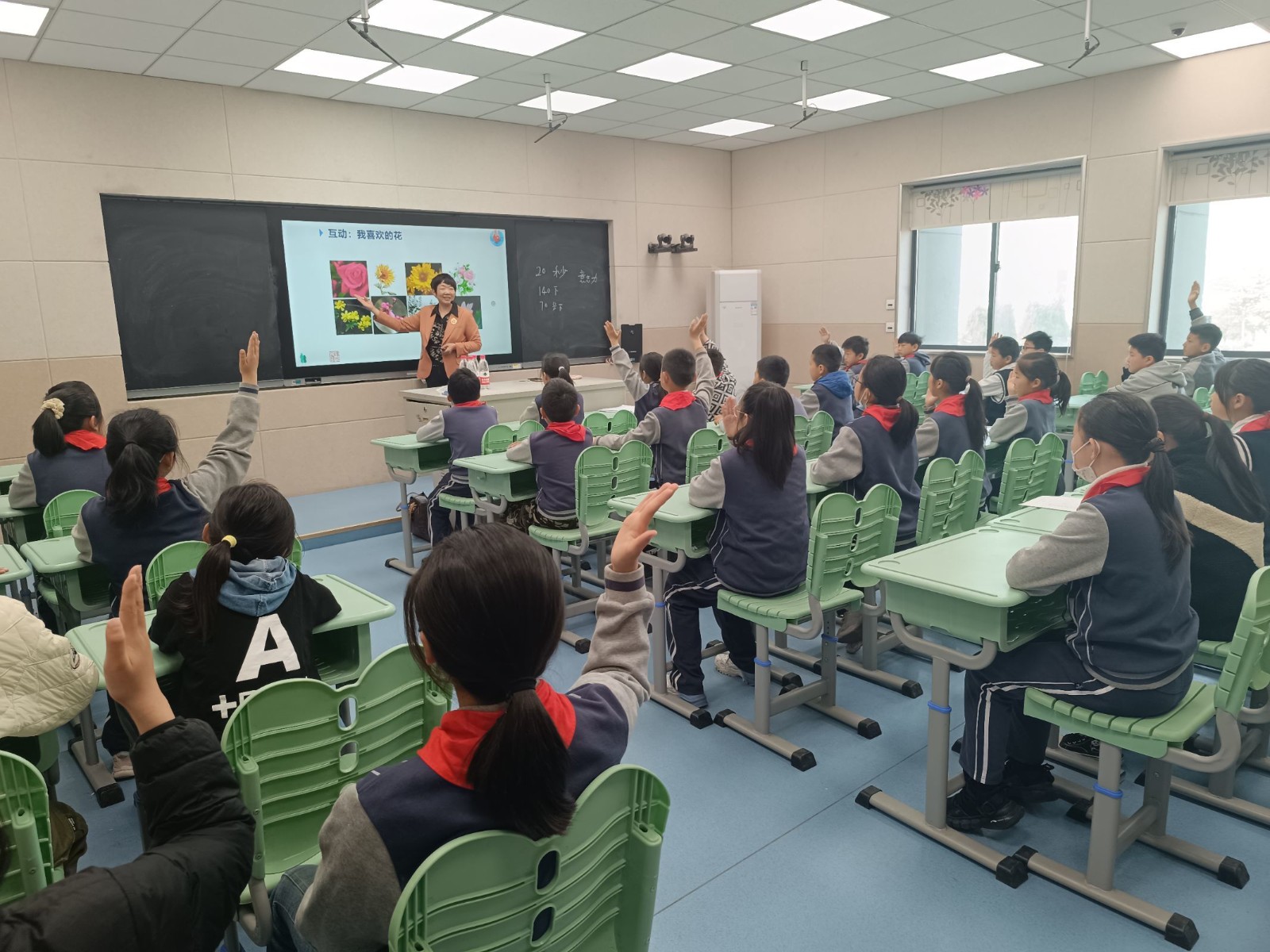 4月27日心语社工服务中心在延安路小学开展心灵小卫士心理健康知识讲座